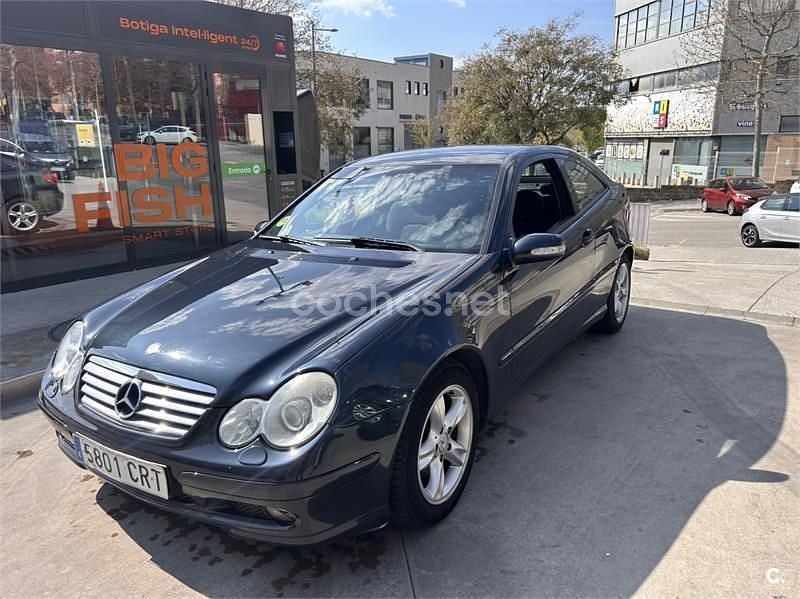 Usado Mercedes C180 143 CV (105 kW) 2004 Azul Berlina