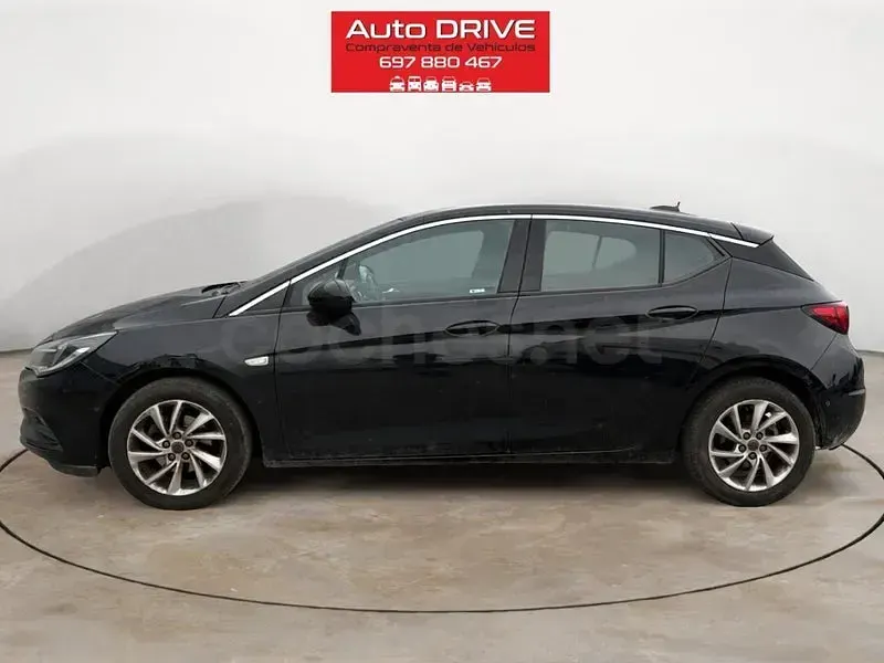 Usado Opel Astra Dynamic 105 CV (77 kW) 2017 Negro Berlina