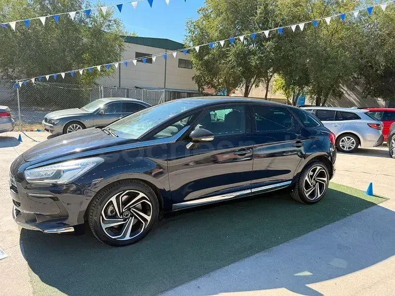 Usado DS Automobiles DS5 181 CV (133 kW) 2018 Negro Utilitario