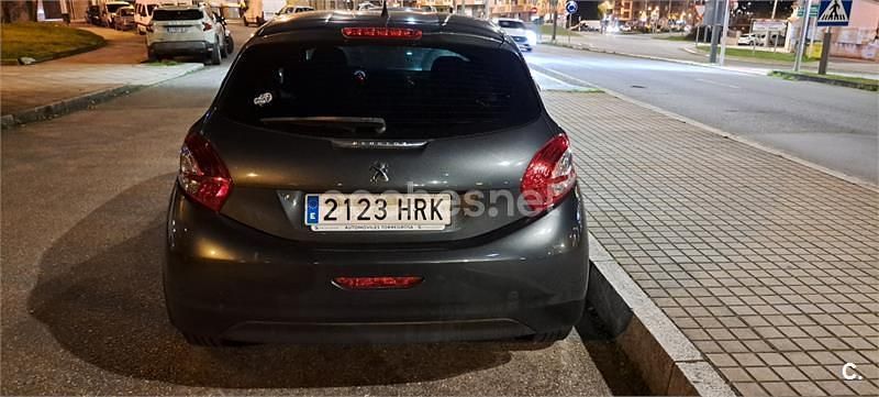 Używany Peugeot 208 82 KM (60 kW) 2013 Czarny Hatchback