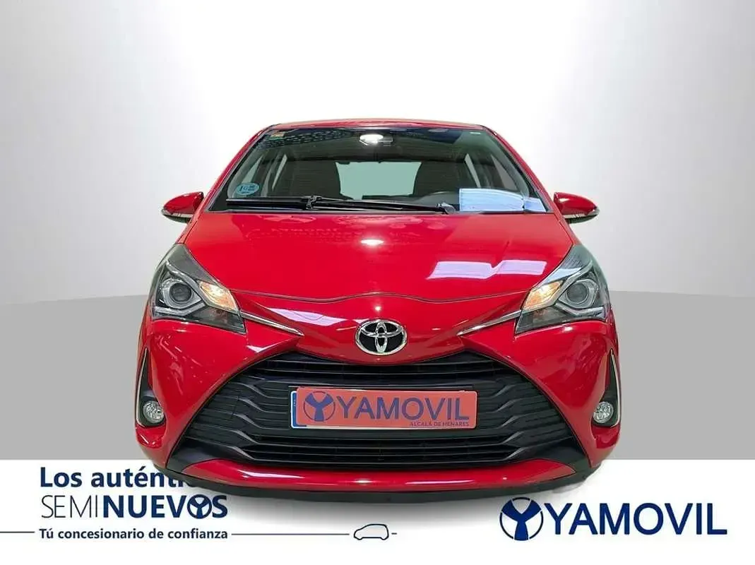 Usado Toyota Yaris Active 69 CV (50 kW) 2018 Rojo Utilitario
