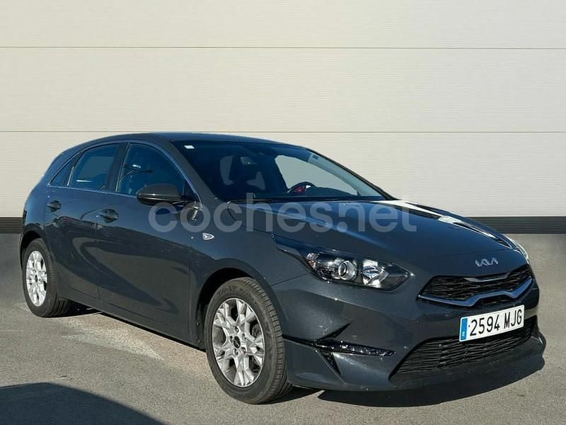 Gris / plata Usado 2023 Kia Ceed Utilitario | 17.900 € (Precio justo) - Imagen 1/4
