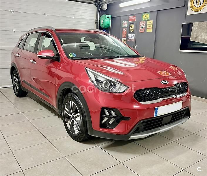 Usado Kia Niro 141 CV (103 kW) 2021 Granate SUV