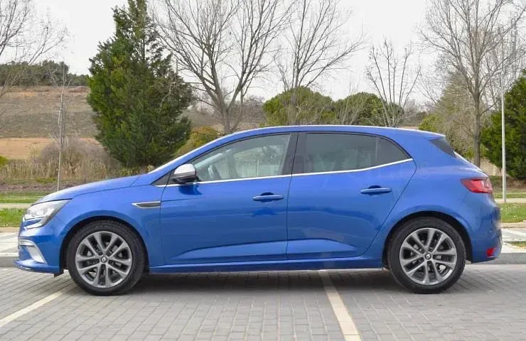 Usado Renault Mégane GT GT-Line 140 CV (102 kW) 2018 Azul (rayo) Coupe