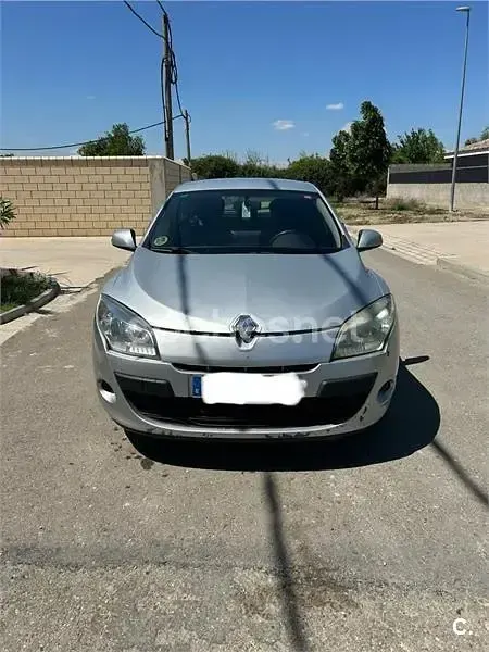 Usado Renault Mégane 105 CV (77 kW) 2010 Gris / plata Berlina