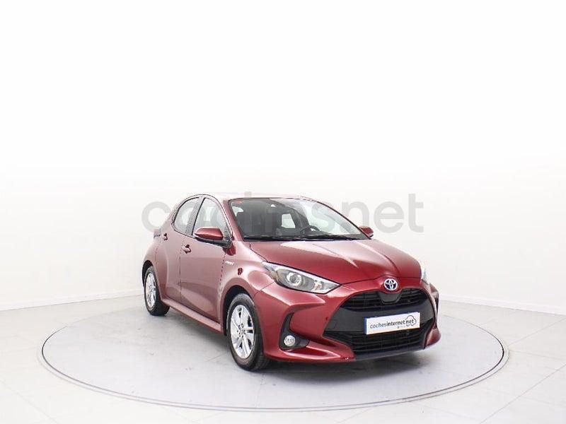 Usado Toyota Yaris Hybrid Active 116 CV (85 kW) 2021 Rojo Berlina