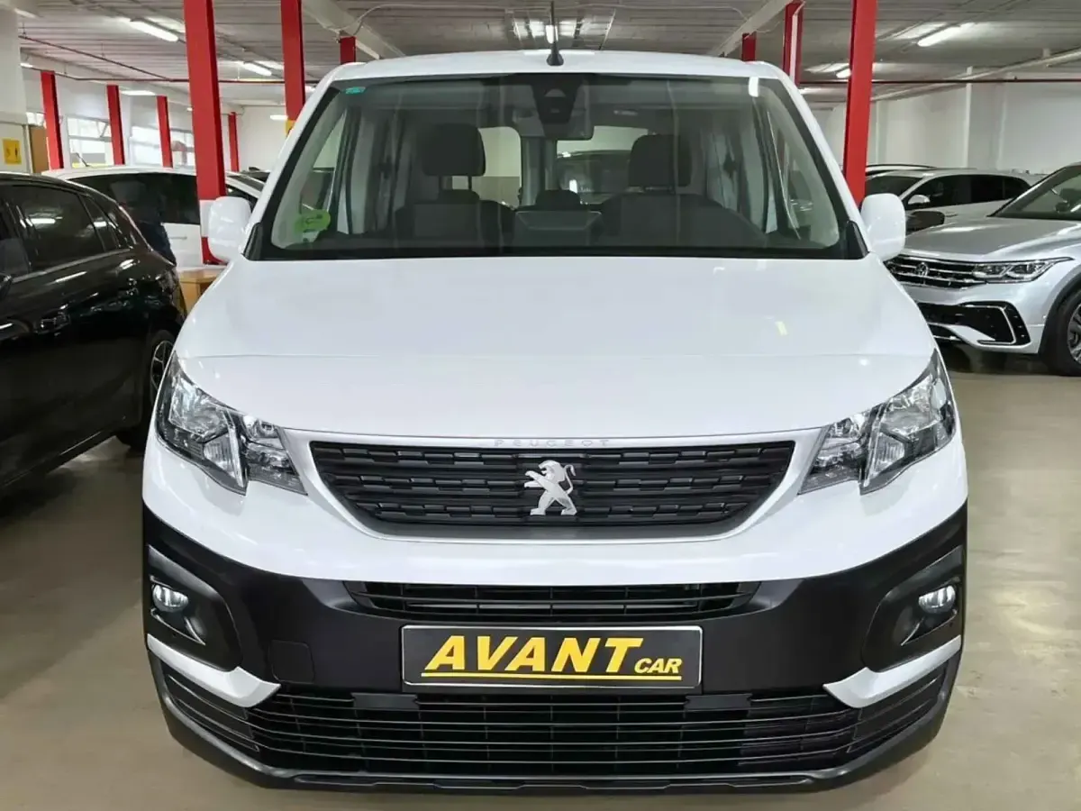 Usado Peugeot Rifter Active 100 CV (73 kW) 2021 Blanco Monovolumen
