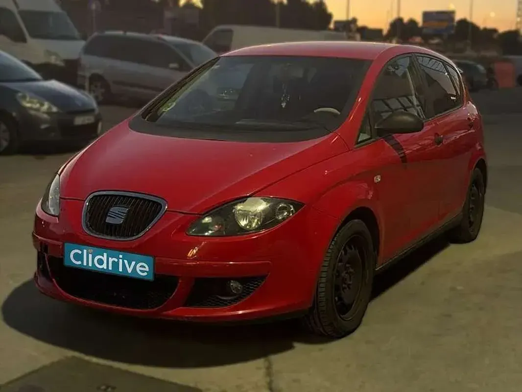 Usado Seat Altea Style 102 CV (75 kW) 2005 Rojo Monovolumen