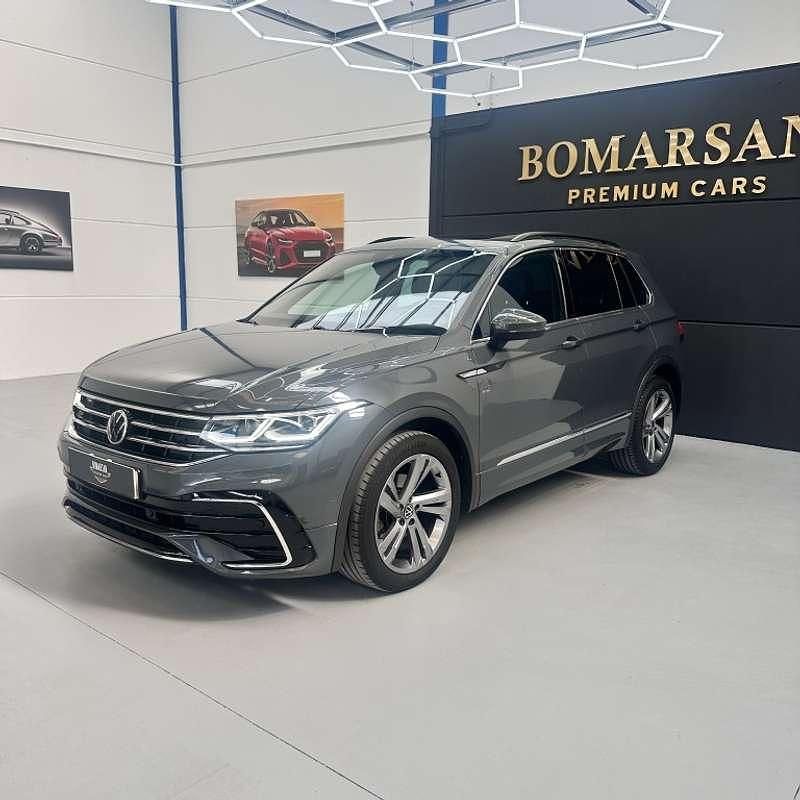 Usado VW Tiguan R-line 150 CV (110 kW) 2021 Gris / plata SUV