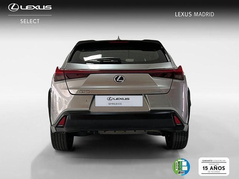 Usado Lexus UX 184 CV (135 kW) 2021 Plateado SUV