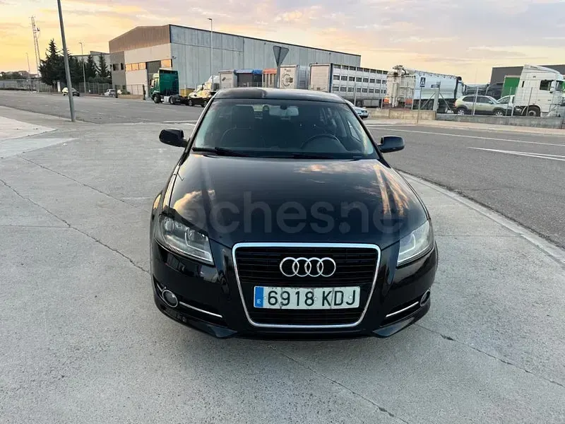 Usado Audi A3 Attraction 140 CV (102 kW) 2012 Negro Utilitario