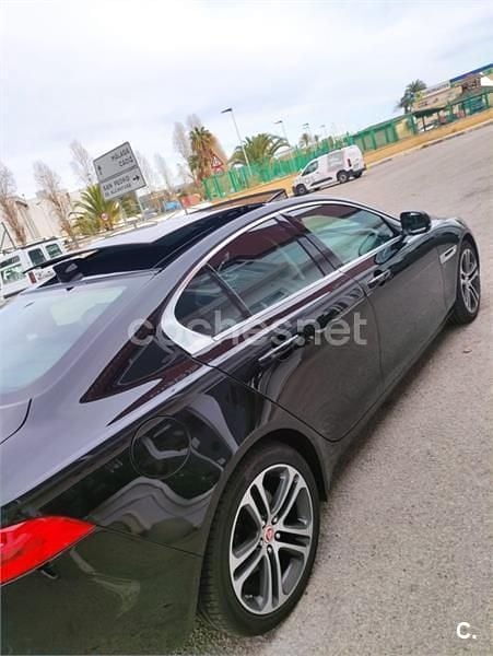 Usado Jaguar XE Prestige 180 CV (132 kW) 2018 Negro Berlina