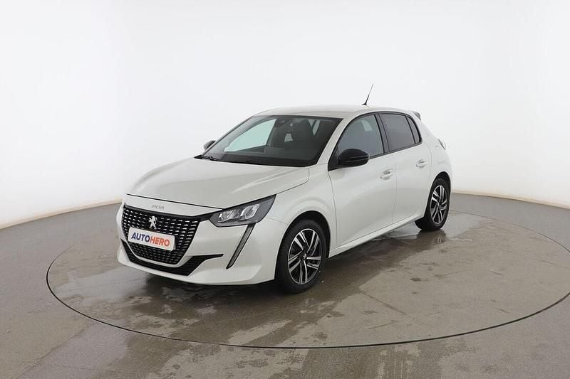Usado Peugeot 208 Allure 101 CV (74 kW) 2022 Blanco Utilitario
