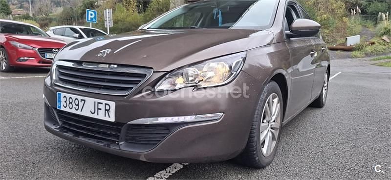 Usado Peugeot 308 SW Active 120 CV (88 kW) 2015 Beige Familiar