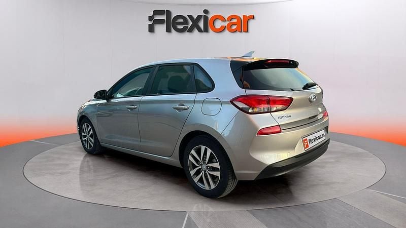 Usado Hyundai i30 120 CV (88 kW) 2019 Gris Utilitario
