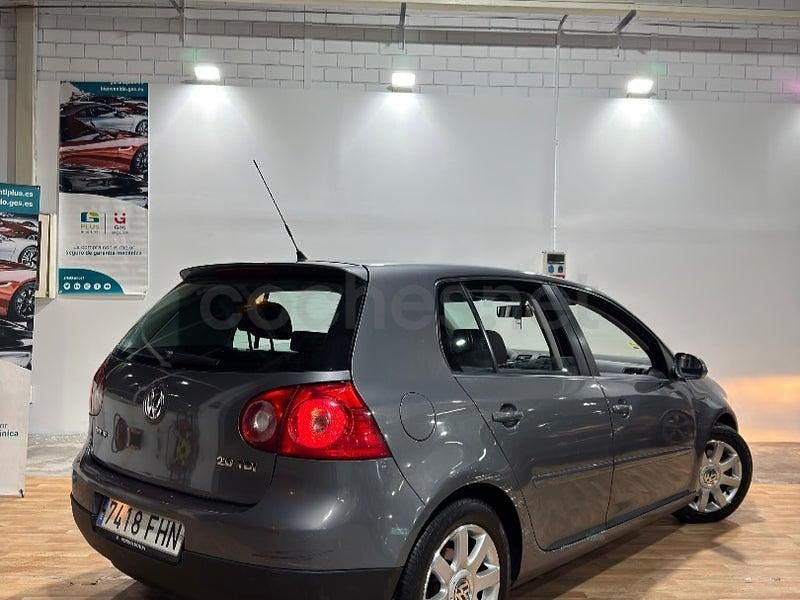 Usado VW Golf V Sportline 140 CV (102 kW) 2007 Gris / plata Berlina