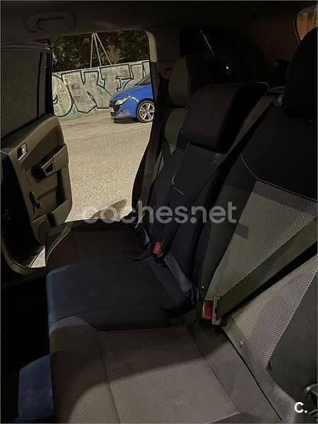 Usado Opel Zafira Enjoy Plus 110 CV (80 kW) 2011 Violeta / lila Monovolumen