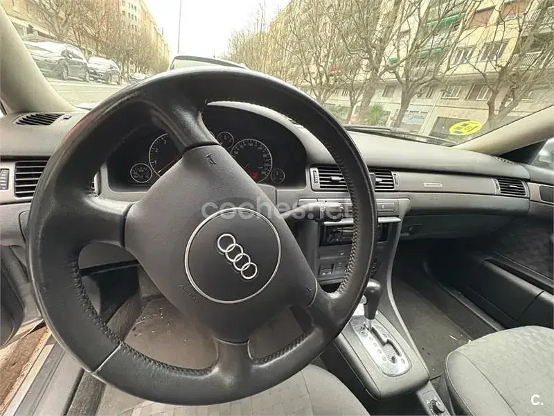 Usado Audi A6 Premium 165 CV (121 kW) 2002 Gris / plata Berlina