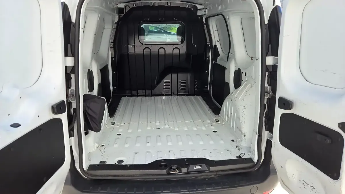 Usado Dacia Dokker Essentiel 100 CV (73 kW) 2019 Blanco Monovolumen