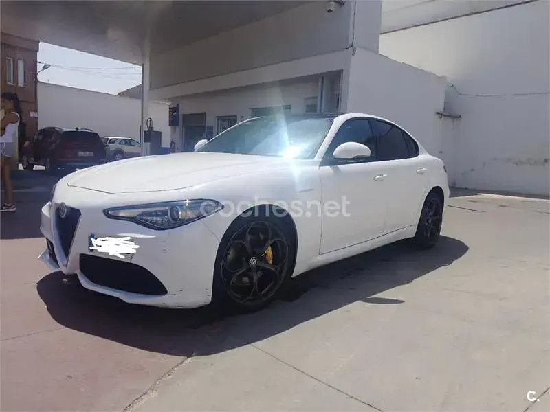 Usado Alfa Romeo Giulia Veloce 210 CV (154 kW) 2017 Blanco Berlina