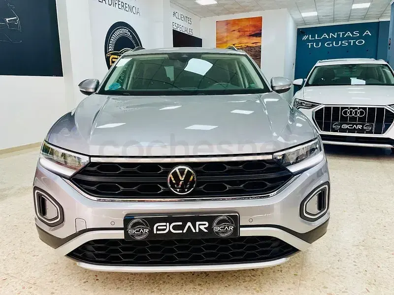 Usado VW T-Roc Life 115 CV (84 kW) 2023 Gris / plata SUV