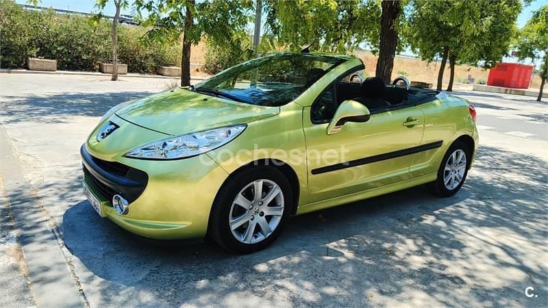 Usado Peugeot 207 CC 120 CV (88 kW) 2007 Verde Descapotable