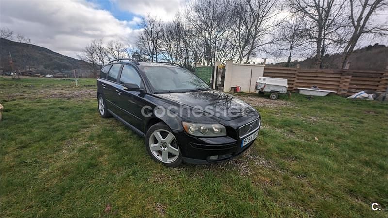 Usado Volvo V50 Summum 136 CV (100 kW) 2004 Negro Familiar