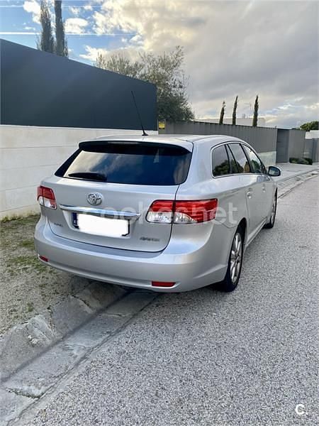Usado Toyota Avensis Advance 124 CV (91 kW) 2013 Gris / plata Familiar