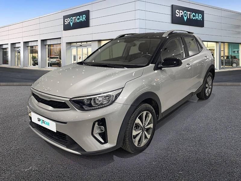 Gris Usado 2023 Kia Stonic SUV | 16.500 € (Un poco caro) - Imagen 1/4