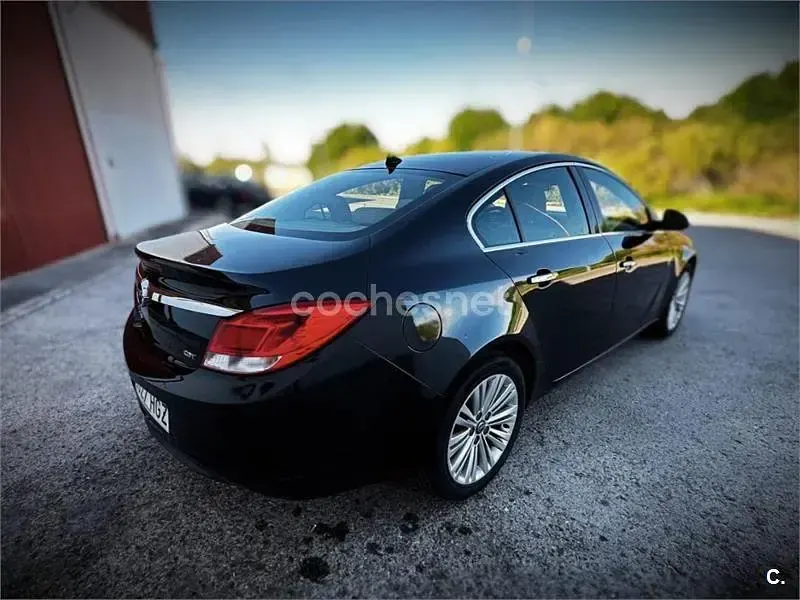 Usado Opel Insignia Cosmo 130 CV (95 kW) 2011 Negro Berlina