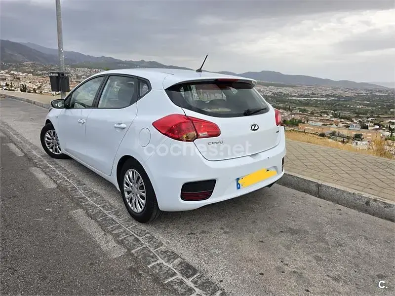 Usado Kia Ceed GT 90 CV (66 kW) 2016 Blanco Berlina