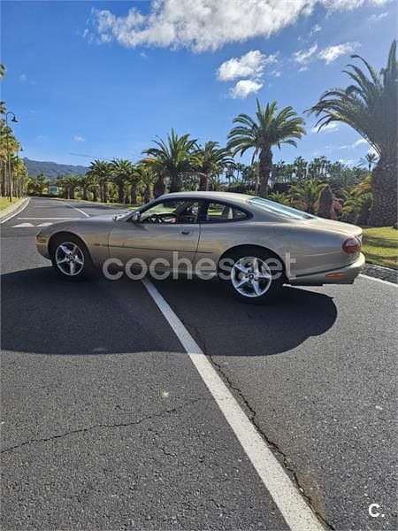 Usado Jaguar XK8 290 CV (213 kW) 2000 Beige Coupe