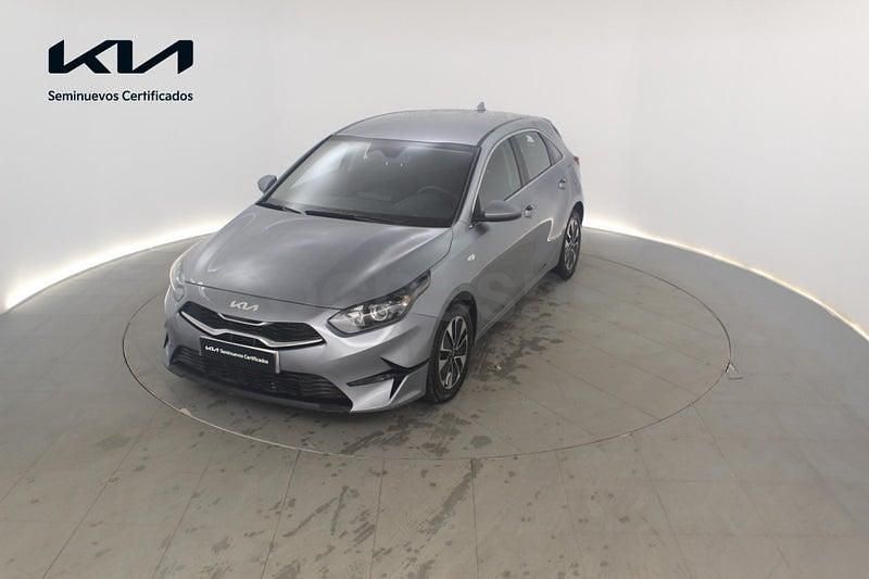 Usado Kia Ceed 120 CV (88 kW) 2021 Gris / plata Utilitario