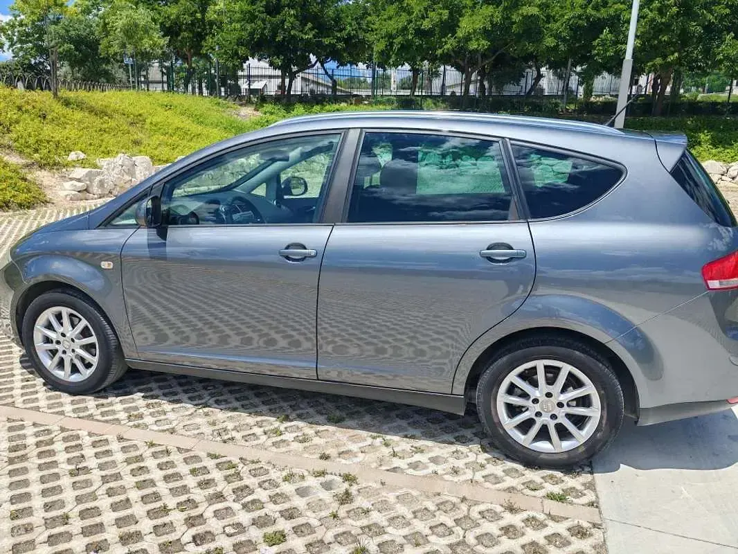 Usado Seat Altea XL Style 105 CV (77 kW) 2012 Gris Monovolumen
