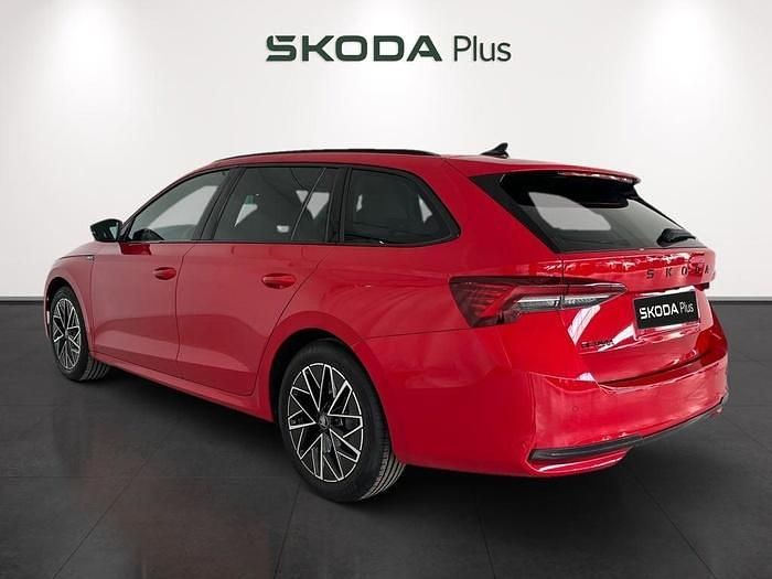 Usado Skoda Octavia SportLine 150 CV (110 kW) 2025 Rojo Familiar