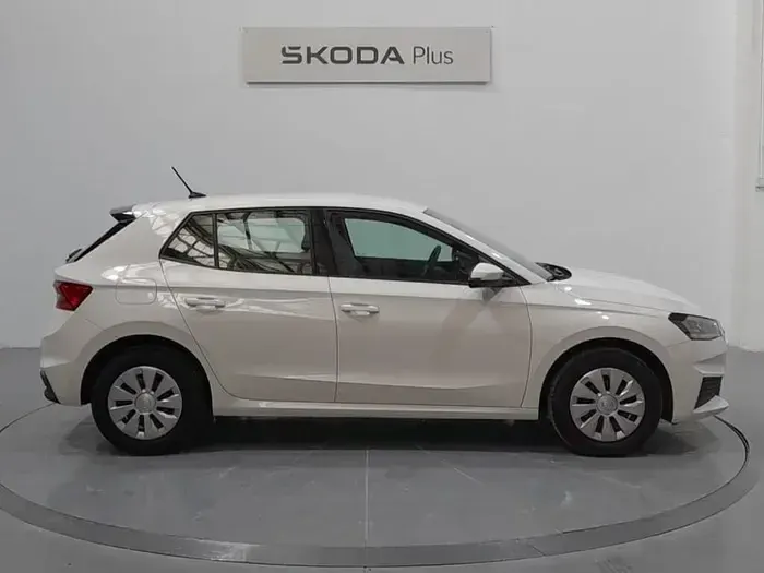 Usado Skoda Fabia Active 80 CV (58 kW) 2022 Blanco Utilitario