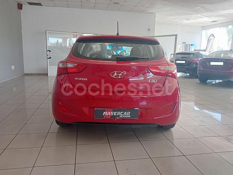 Usado Hyundai i30 100 CV (73 kW) 2014 Rojo Berlina