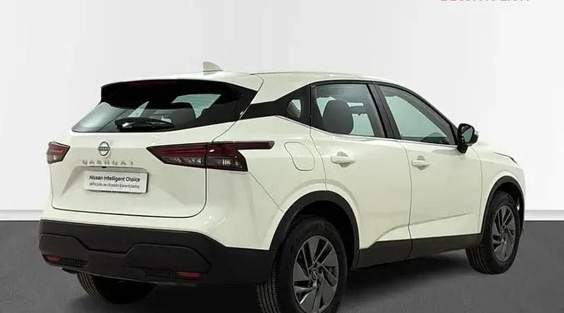 Usado Nissan Qashqai Acenta 158 CV (116 kW) 2022 Blanco everest (solido) negro SUV