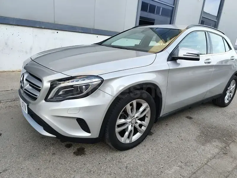 Usado Mercedes GLA200 Urban 136 CV (100 kW) 2016 Gris / plata SUV