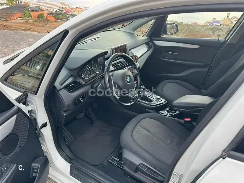 Usado BMW 218 150 CV (110 kW) 2015 Blanco Familiar