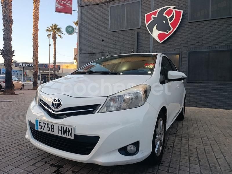 Usado Toyota Yaris Sport 90 CV (66 kW) 2012 Blanco Berlina