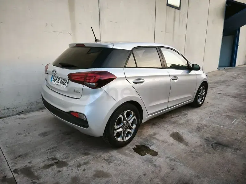 Begagnad Hyundai i20 100 HK (73 kW) 2018 Grå Sedan
