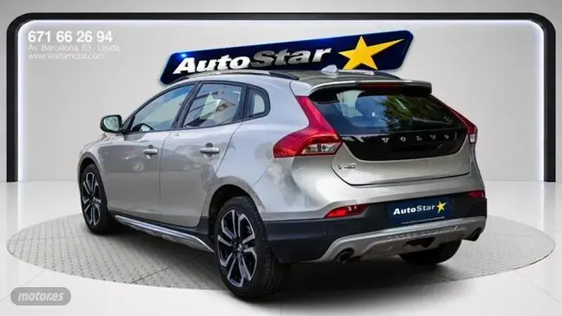 Usado Volvo V40 CC Pro 152 CV (111 kW) 2017 Plateado Familiar