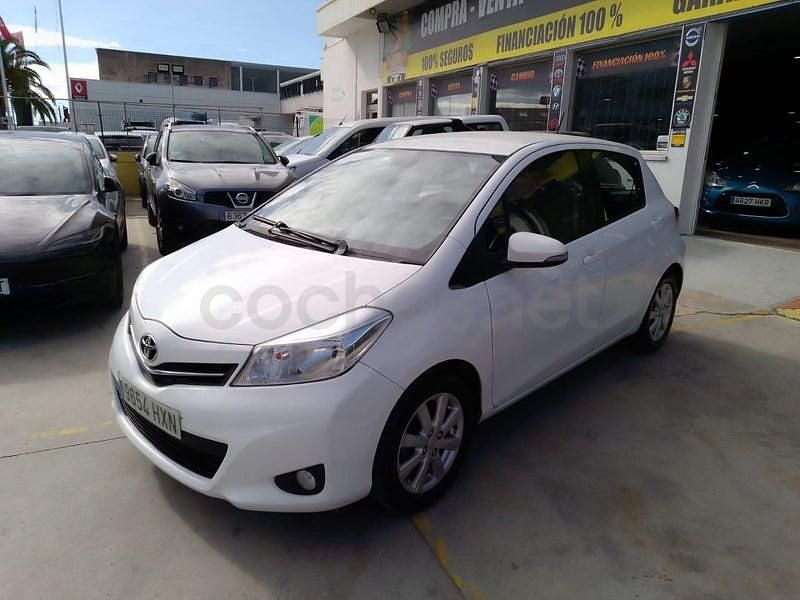 Usado Toyota Yaris Active 69 CV (50 kW) 2014 Blanco Utilitario