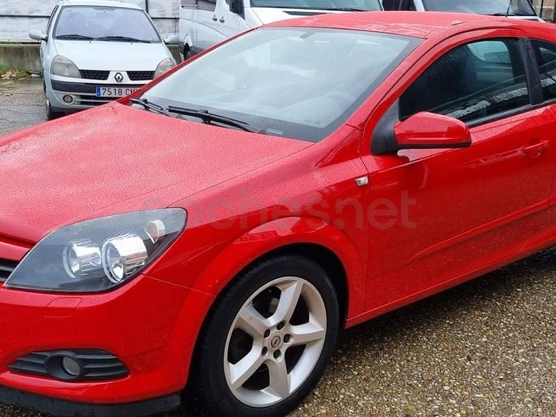 Usado Opel Astra GTC Cosmo 125 CV (91 kW) 2005 Rojo Berlina