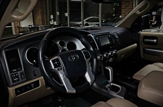 Usado Toyota Sequoia Limited 381 CV (280 kW) 2017 Negro SUV