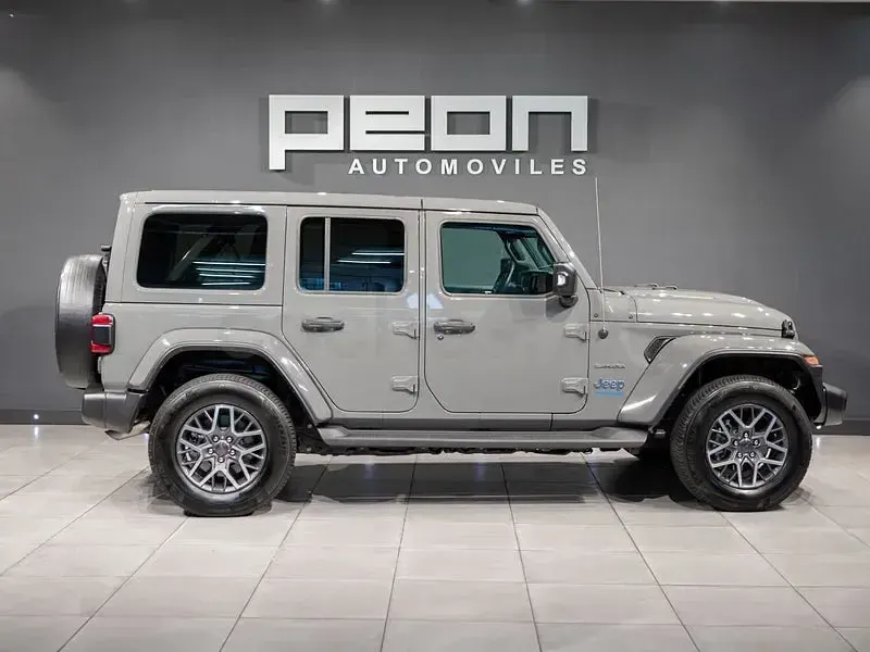 Usado Jeep Wrangler Sahara 381 CV (280 kW) 2022 Gris / plata SUV