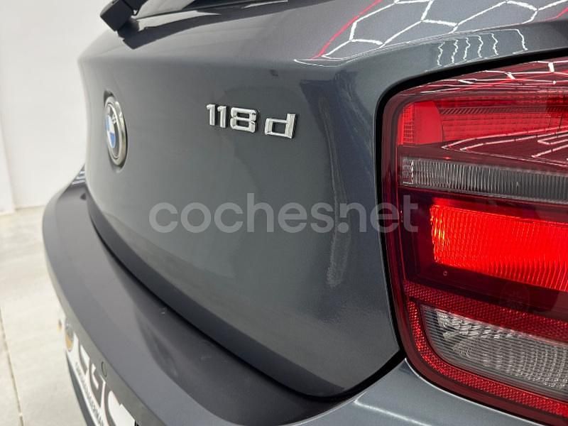 Usado BMW 118 Comfort Edition 143 CV (105 kW) 2014 Gris / plata Utilitario