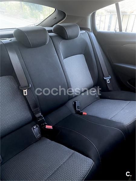 Usado Opel Insignia Selective 136 CV (100 kW) 2017 Gris / plata Berlina