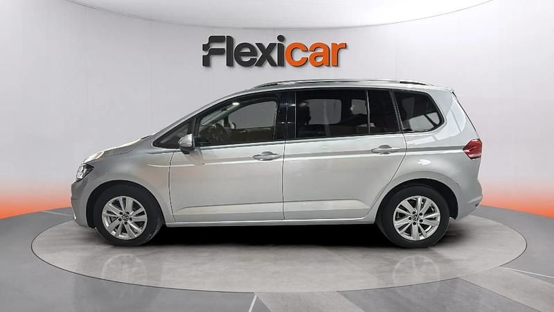 Usado VW Touran Advance 122 CV (89 kW) 2023 Gris Monovolumen